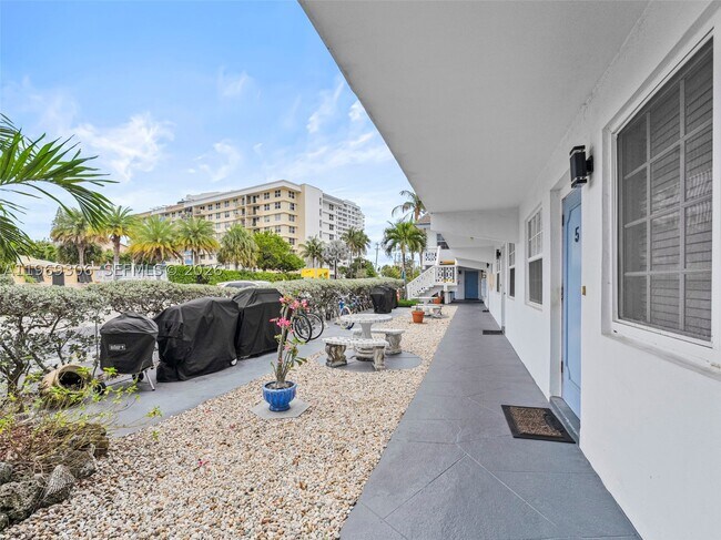 Foto del edificio - 3220 NE 10th St
