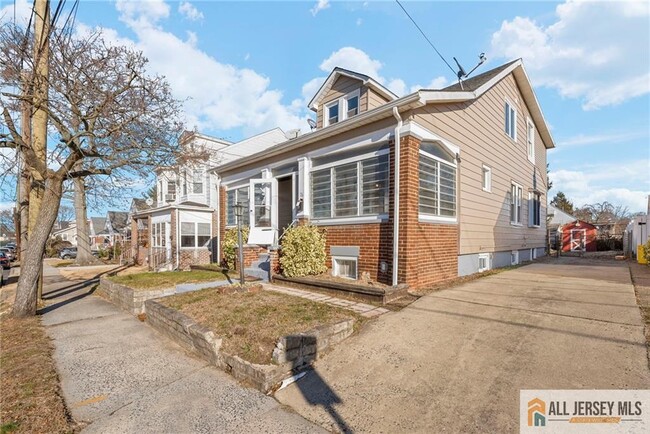 Building Photo - 76 Andrew St