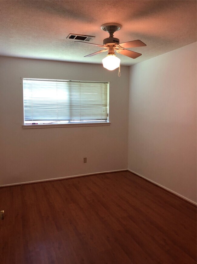 Building Photo - 8807 Edgemoor Dr