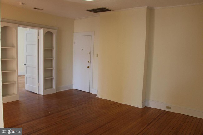 Building Photo - 413 S Talbot St