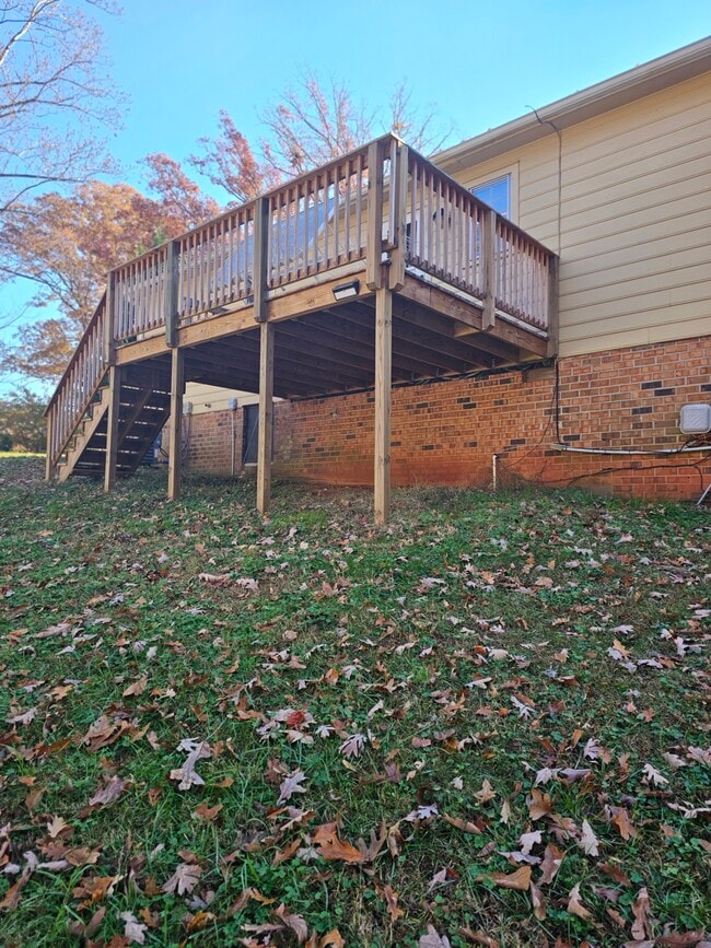 Building Photo - 2701 Academy Rd