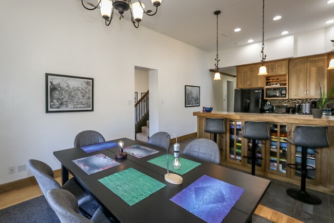 Building Photo - 660 S 500 E