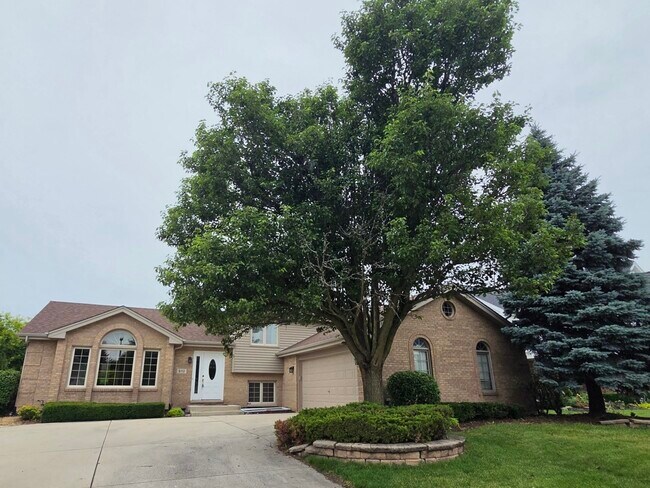Foto del edificio - 8112 Rutherford Dr