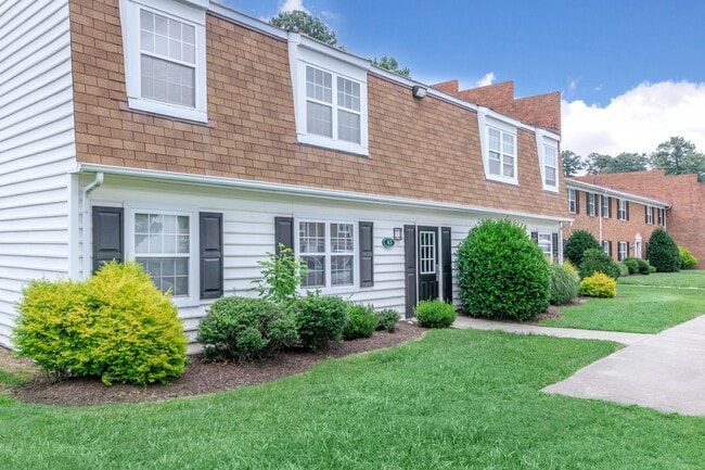 Foto del edificio - TANGLEWOOD APARTMENTS