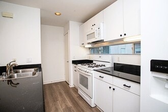 Building Photo - 1713 Gillette St