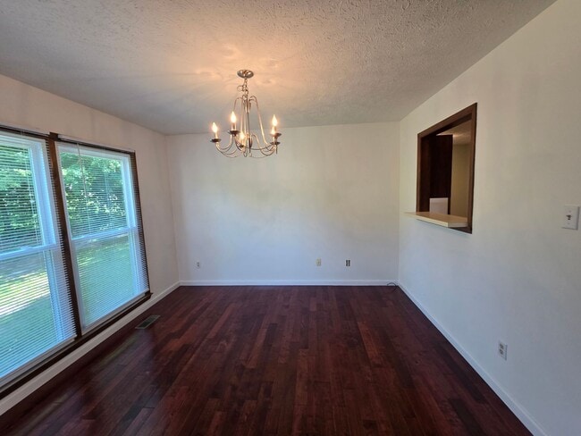Building Photo - 5960 Laguna Dr