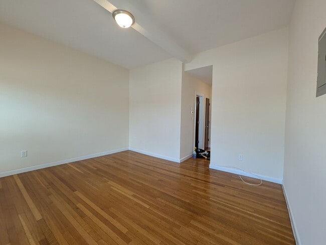 Building Photo - 180 N Beacon St