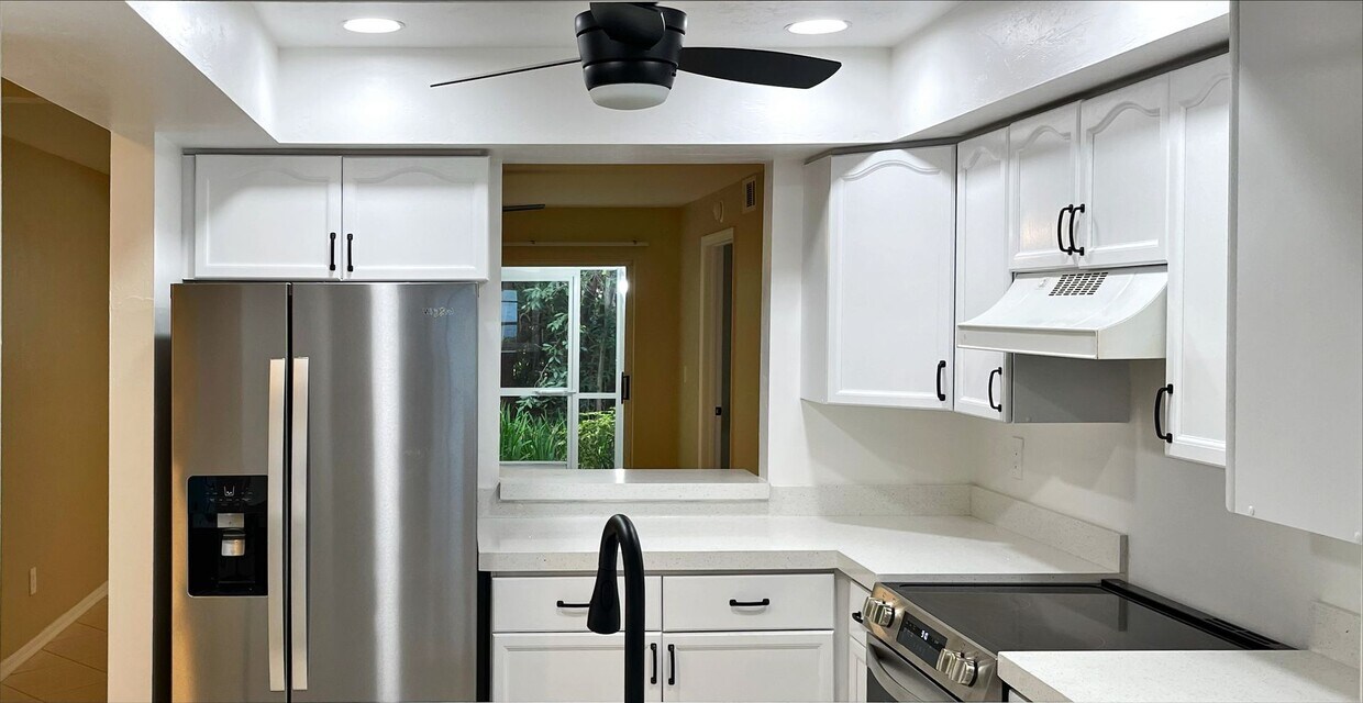 Primary Photo - Remodeled condo in Pine Haven