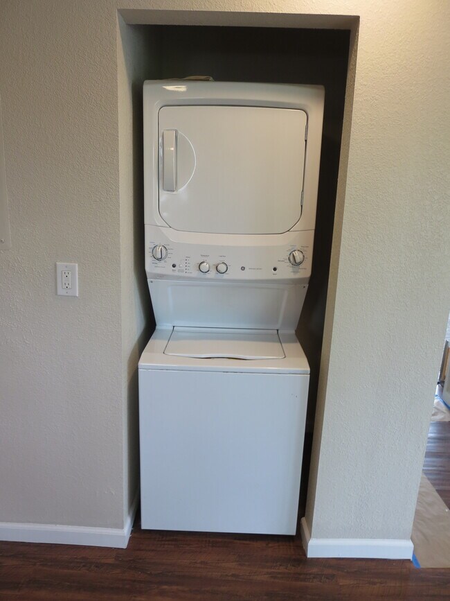 Foto del edificio - 4407 San Roberto Ave