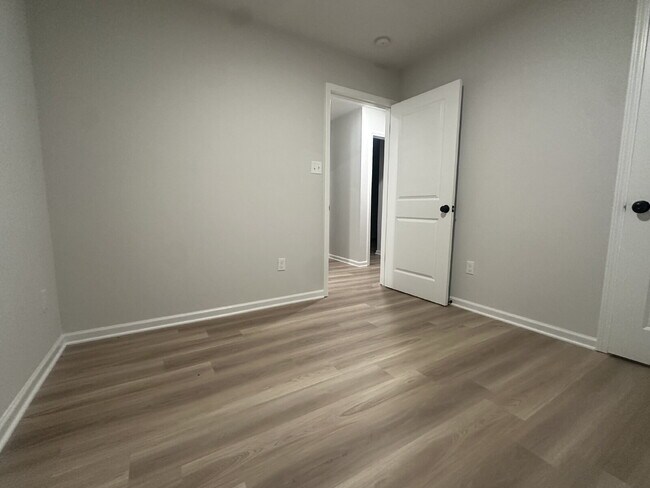 Foto del edificio - "Charming 4-Bedroom Retreat with 2 Baths on Suncrest Drive – Spacious 1,220 Sq. Ft. Gem in Memphis!"