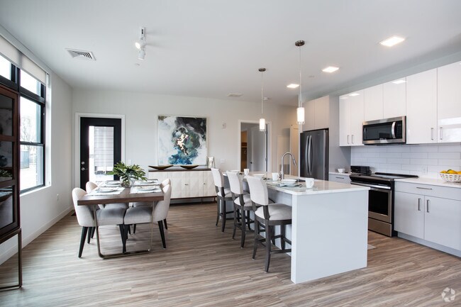 2HAB, 2BA - Comedor/cocina - Avenu at Natick 62+ Active Adult Apartment Homes