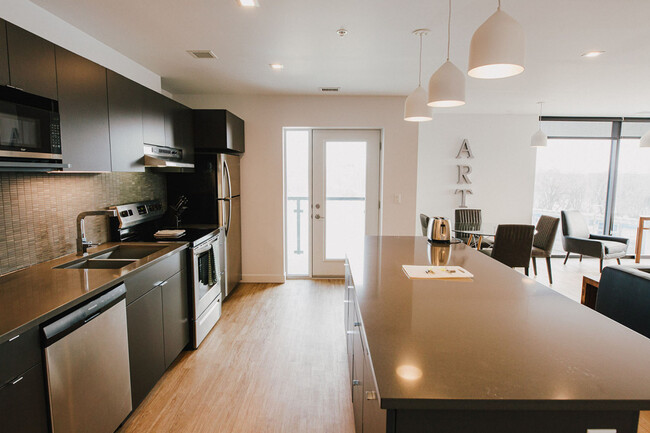 Building Photo - 221 Stradbrook Ave