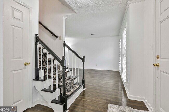 Building Photo - 147 Rockspray Ridge