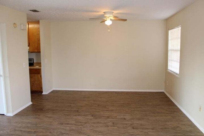 Building Photo - "Cozy 1-Bedroom Retreat in Panama City with Modern Comforts!"