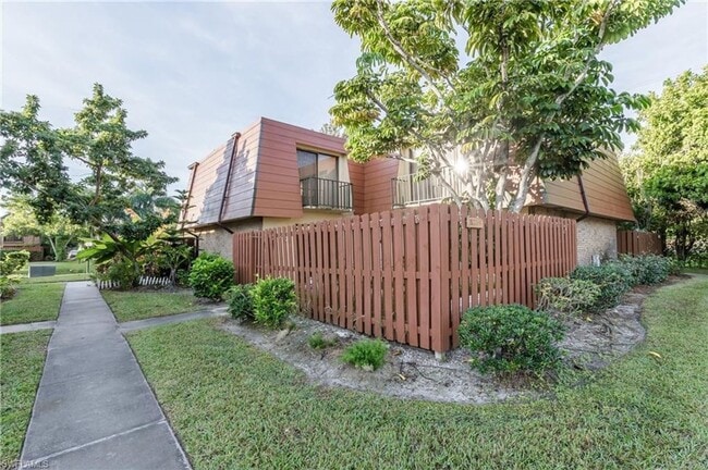 Foto del edificio - Spacious 2 bedroom 2 bathroom Townhome