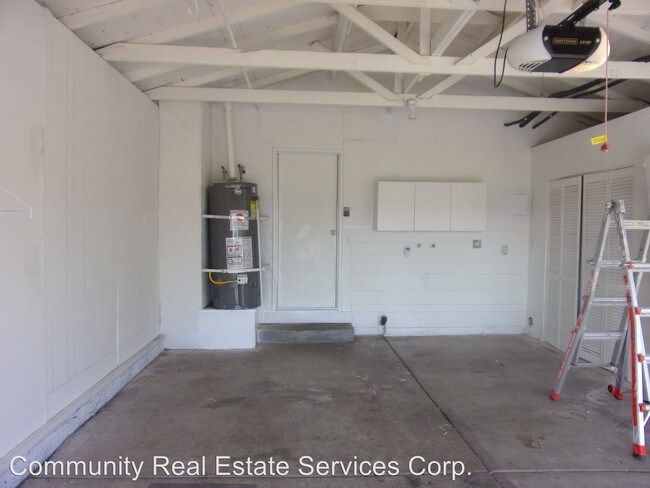 Building Photo - 720 Village Dr