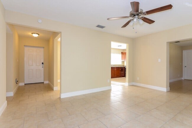 Foto del edificio - 8022 Pine Hill Dr