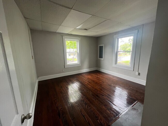 Foto del edificio - 2225 Russell Ave SW 2+ bedroom 1 bath $1195
