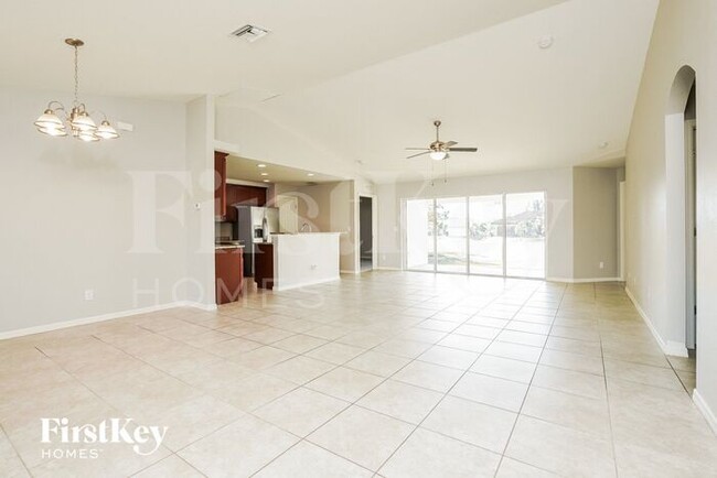 Foto del edificio - 2712 Miracle Pkwy