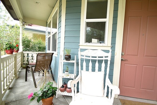 Building Photo - Stylish home in Central Park