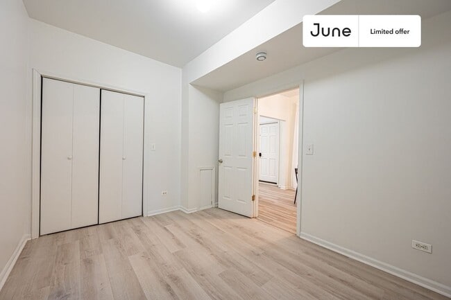 Building Photo - Private bedroom in 3 bed/1 bath Home