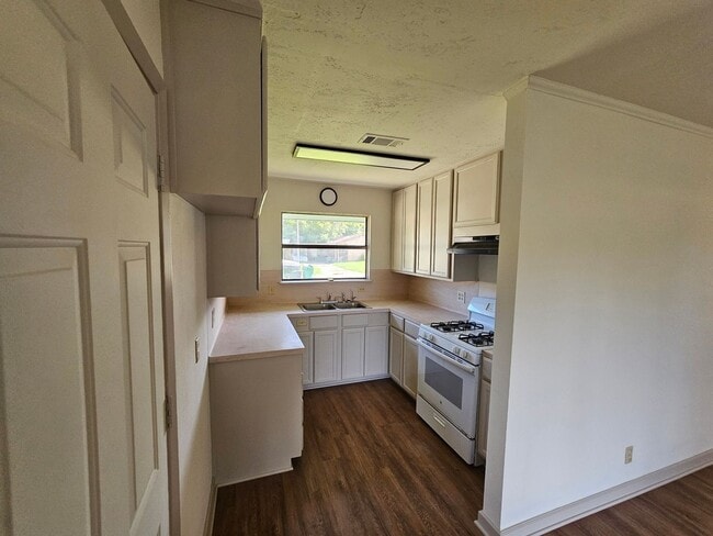 Building Photo - 3 Bedroom Single Family Home in Orange