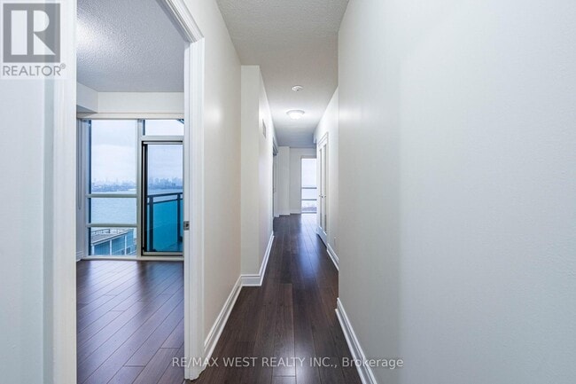 Building Photo - 16 Brookers Ln