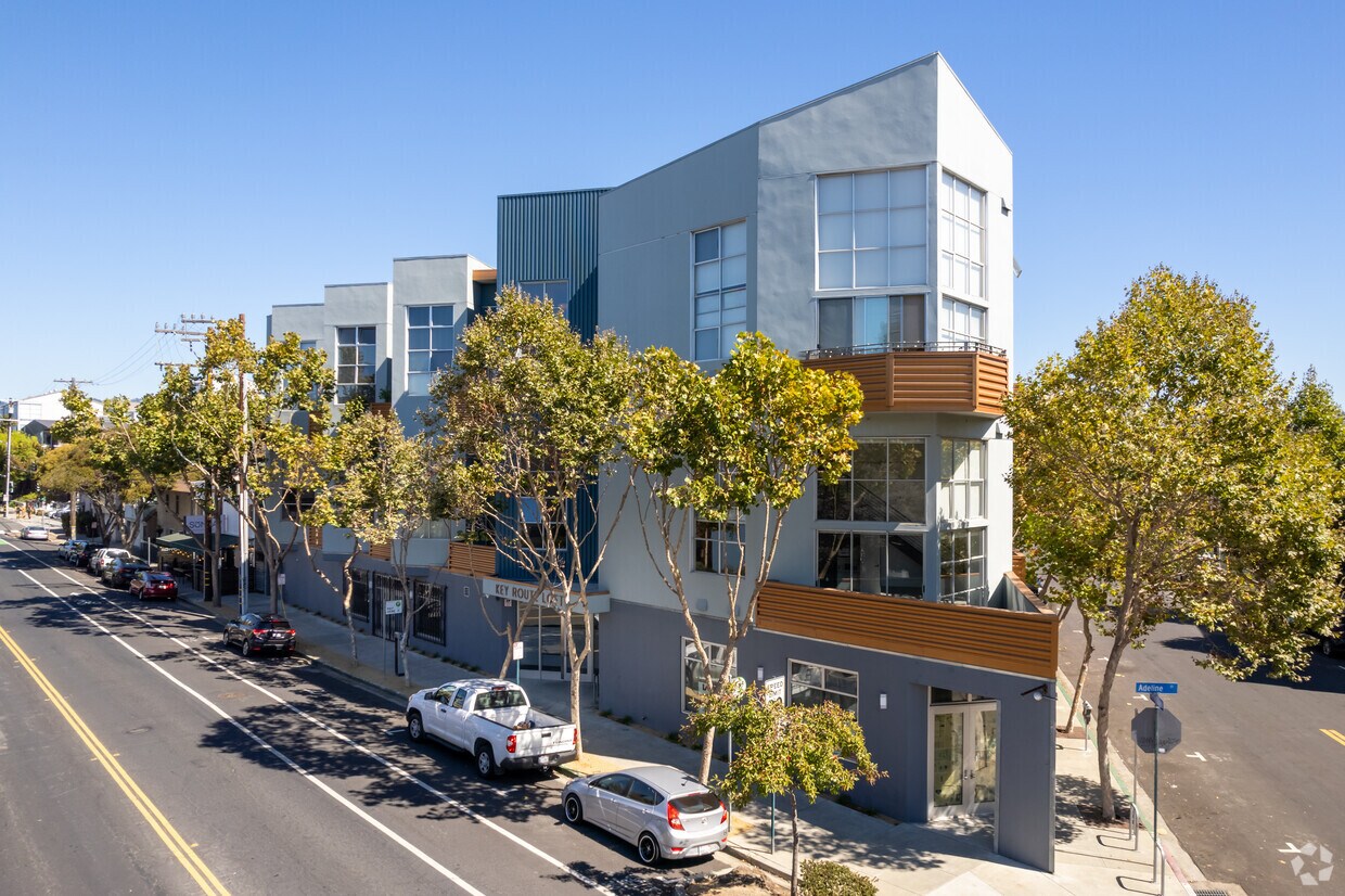Foto principal - 3960 Adeline St