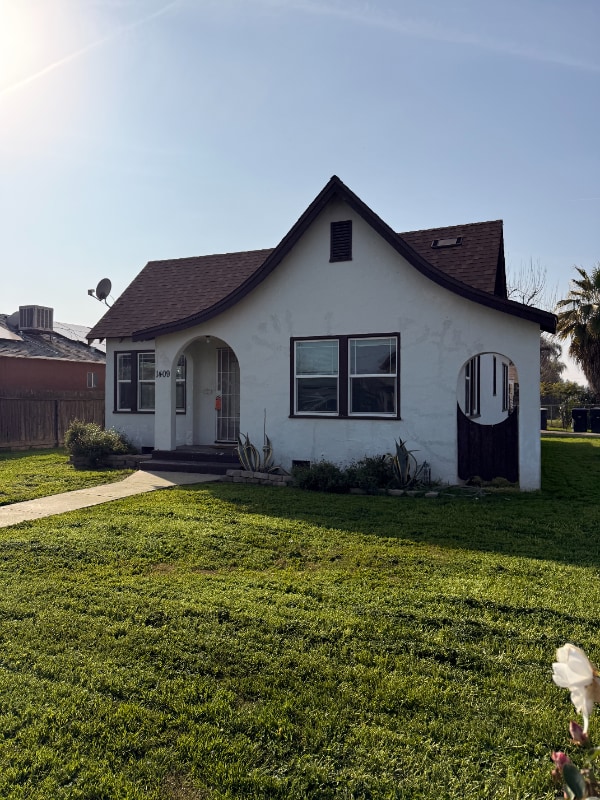 1409 N Divisadero St