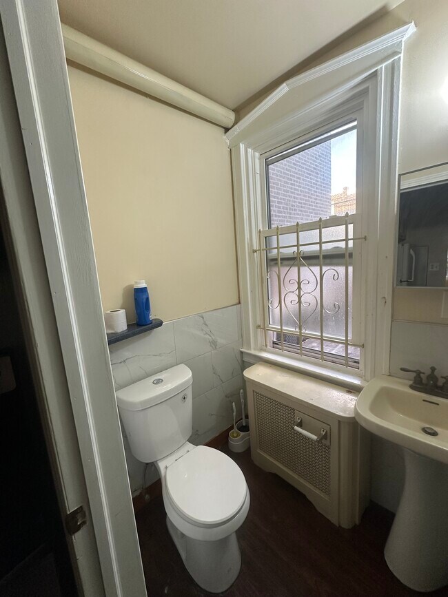 Baño principal - 4115 L St