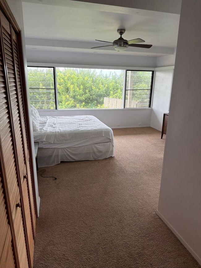 Building Photo - 3 Bedroom 2 Bath Single Family Home with Pool