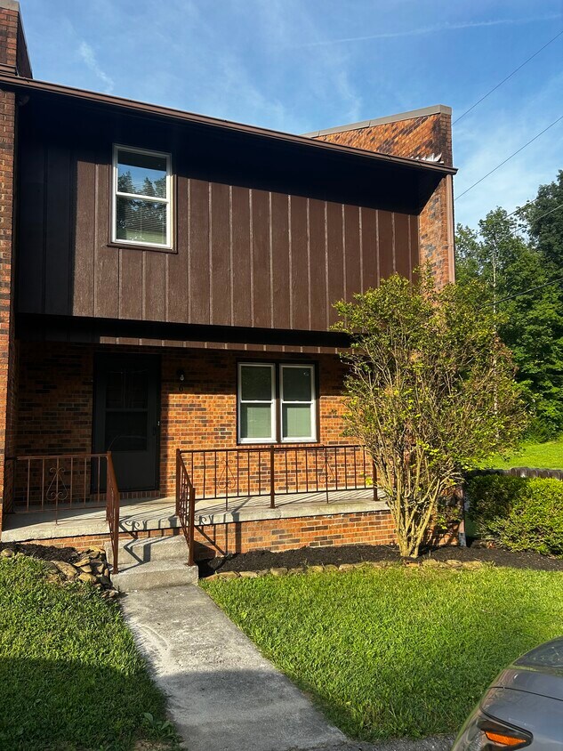 Primary Photo - 301 Emerald Dr