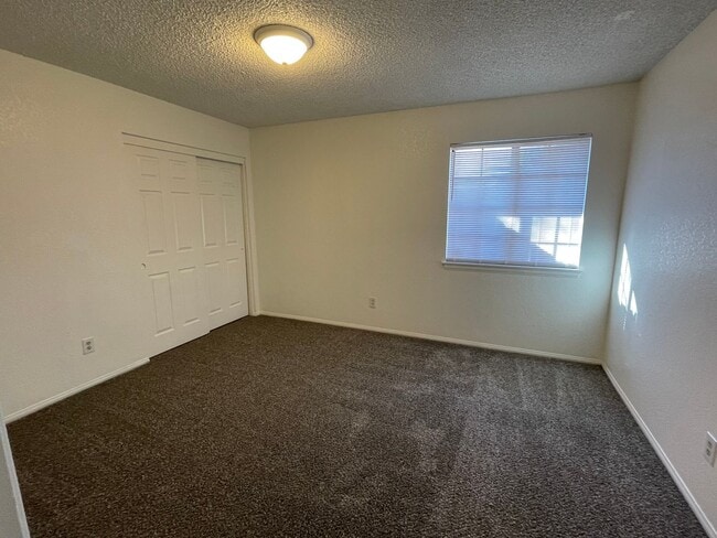 Building Photo - 20292 Thunderbird Rd