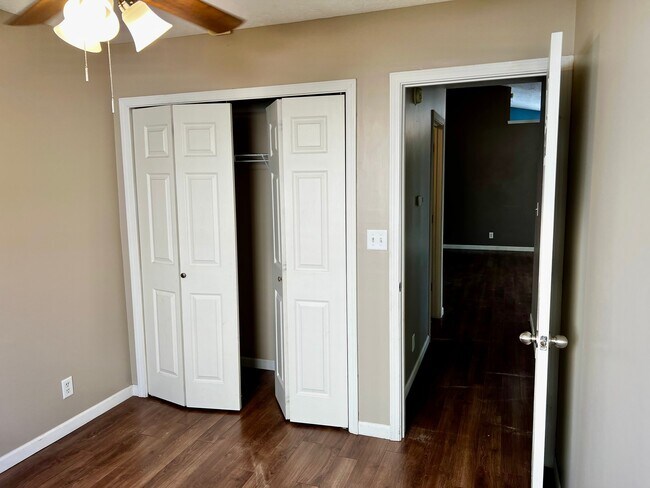 Foto del edificio - 237 Cromwell Ct