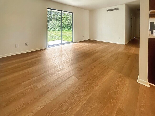 Foto del edificio - 4830 Norfolk Cir