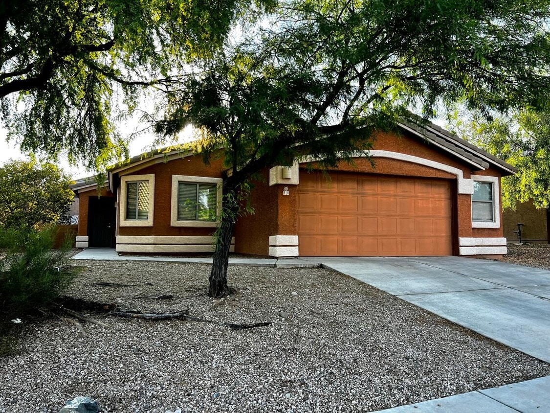 Foto principal - 4 Bedroom Home in Vail School District!