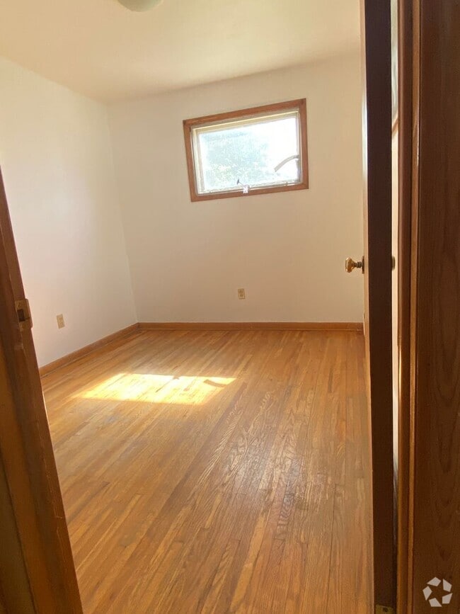 Building Photo - 118 2nd Ave E