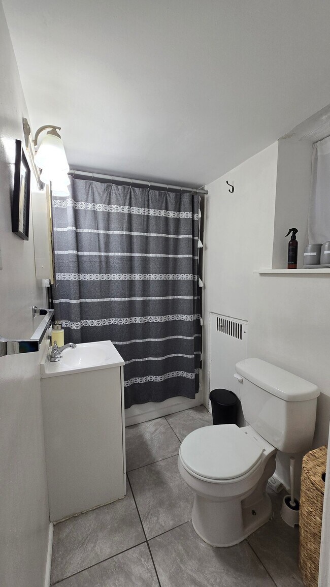 Foto del edificio - 6142 N 8th St