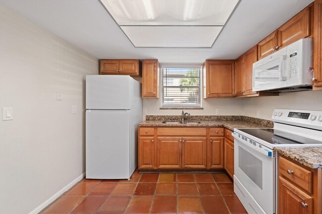 Building Photo - 2707 Vandiver Dr