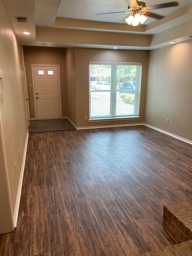 Building Photo - 412 Lochridge Dr