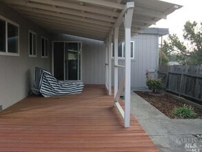 Building Photo - 207 Clark Dr