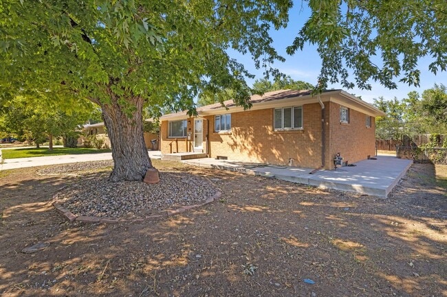 Photo - 3025 W Saratoga Avenue House