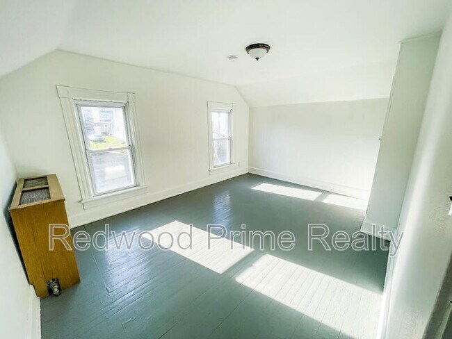 Foto del edificio - 551 Linden Ave