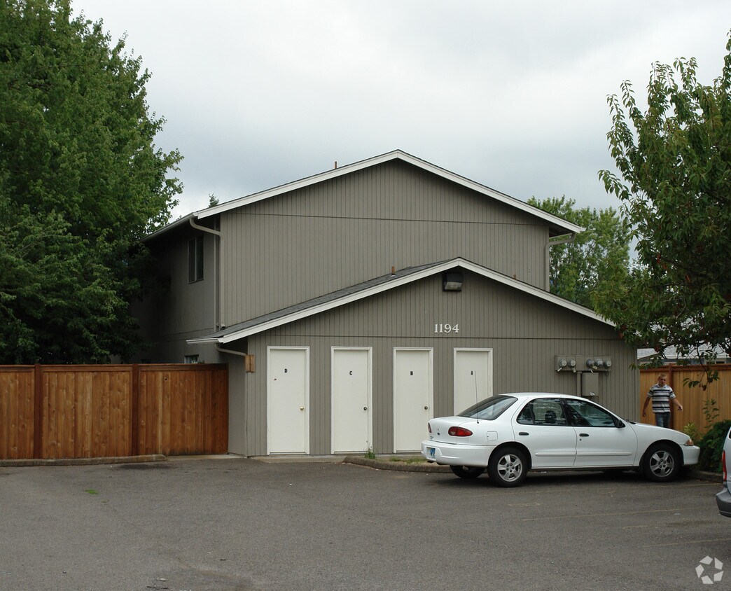 Building Photo - 1180-1194 R St