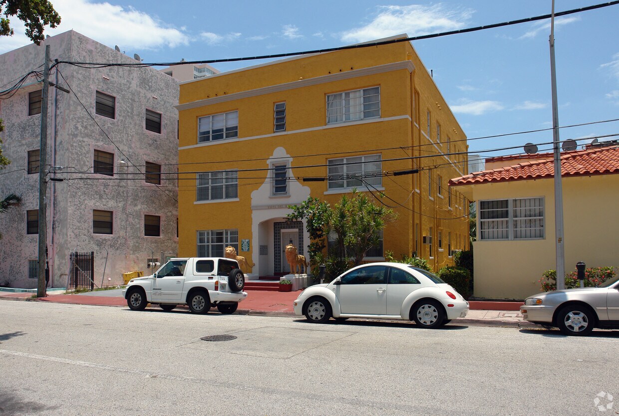 Building Photo - 222 28th St