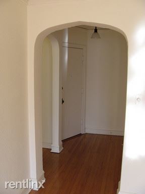 Building Photo - 4239 N Hermitage Ave