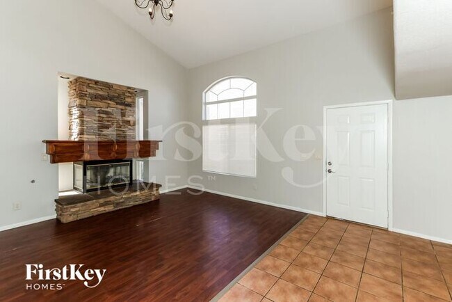 Foto del edificio - 8737 Raindrop Canyon Ave