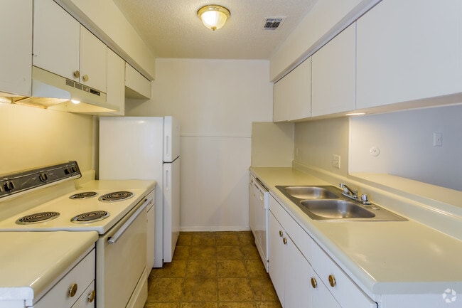 2x1 Flat - Kitchen - Whisperwood Townhomes