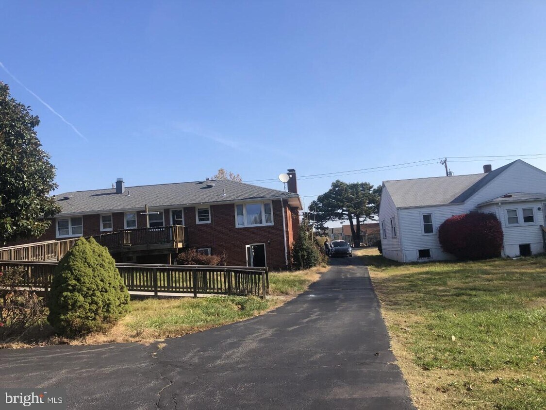 Primary Photo - 10712 Dumfries Rd