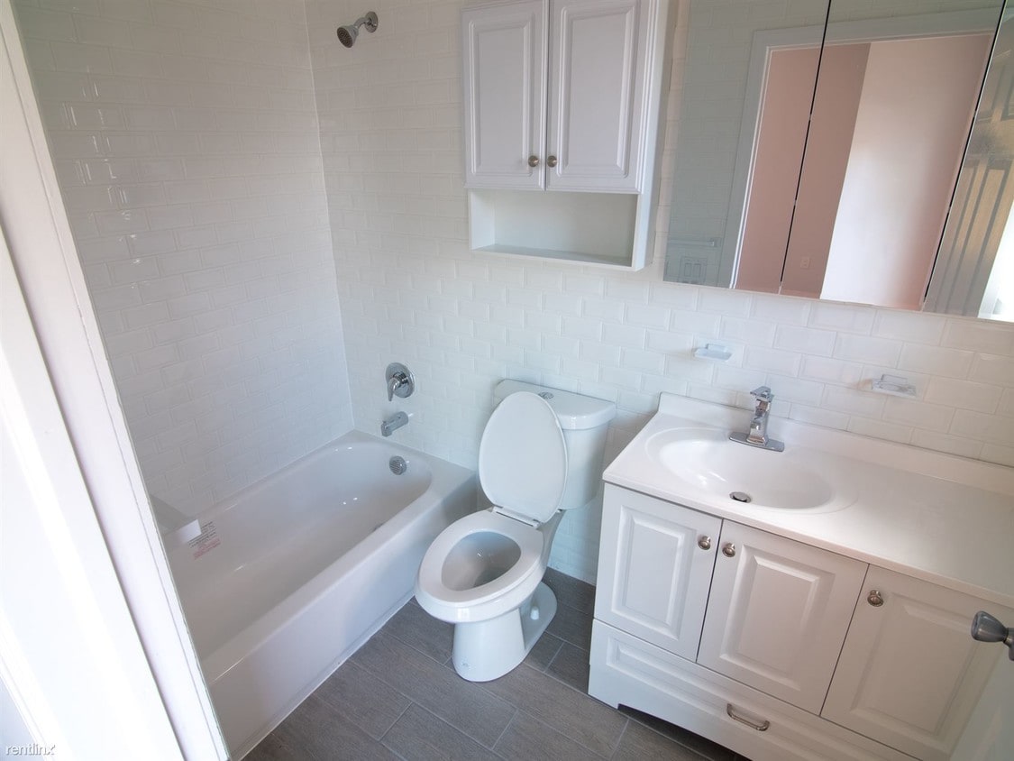 6 br, 3 bath - 100 Oak St - 6 br, 3 bath  - 100 Oak St